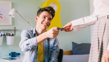 parent handing child money